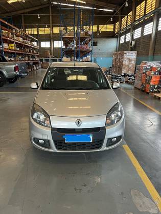 RENAULT SANDERO 1.0 EXPRESSION 16V FLEX 4P MANUAL RENAULT SANDERO 1.0 EXPRESSION 16V FLEX 4P MANUAL